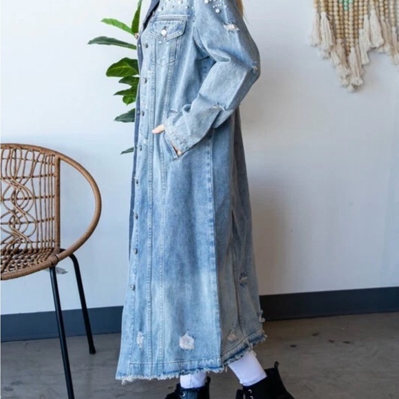 Veveret NWOT Elegant Long Denim Jacket with Pearl Accents - Picture 3 of 15
